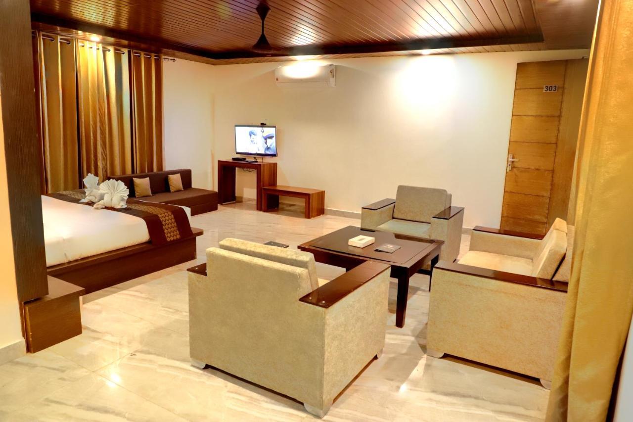 Skywood Resort Shoghi Shogi Екстериор снимка